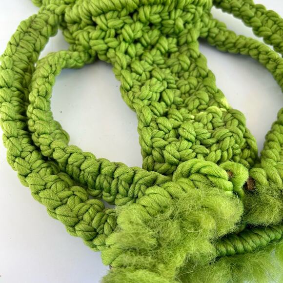 Mid Century Macrame Avocado Green Frog Towel Holder Wall Hanging - Picture 4 of 8